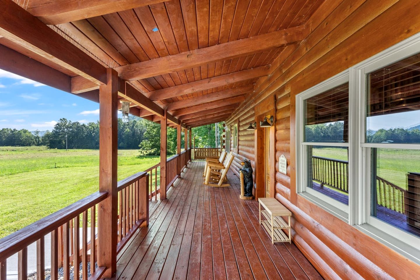 Chic Wooden Cabin with Hot-Tub, Ping-Pong Table and Fire Pit in Stanton, Kentucky