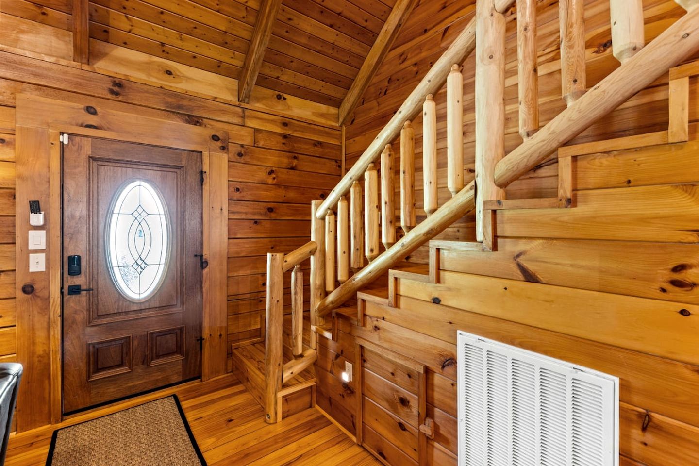 Chic Wooden Cabin with Hot-Tub, Ping-Pong Table and Fire Pit in Stanton, Kentucky