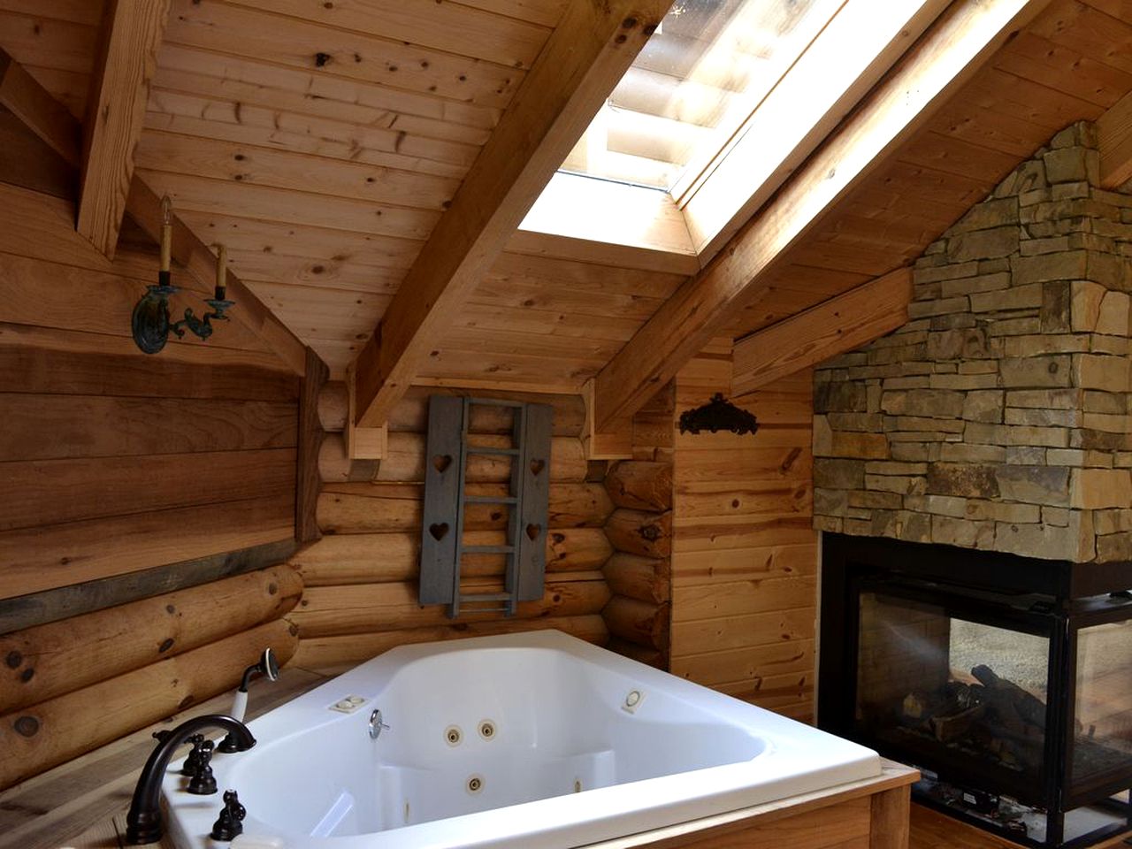 Stately Log Cabin with a Pool for a Group Getaway near Chickamauga, Georgia