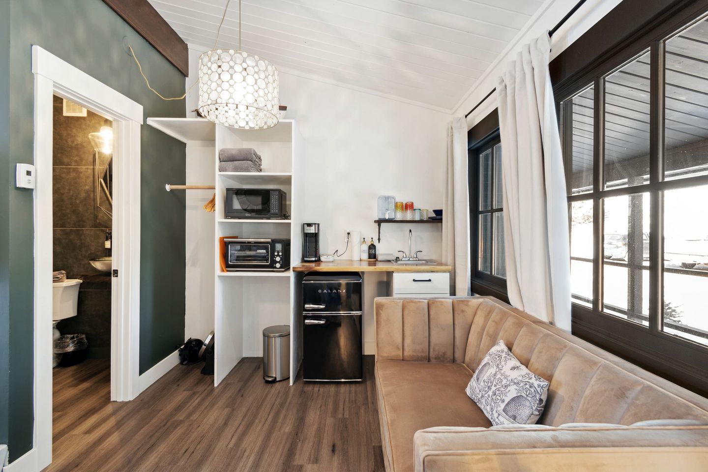 Scenic Mountain Lodge Suite with Steam Shower & Hot Tub near Estes Park, Ferncliff Colorado