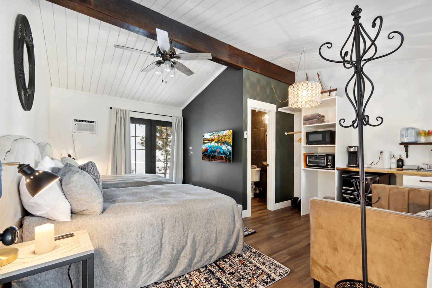 Scenic Mountain Lodge Suite with Steam Shower & Hot Tub near Estes Park, Ferncliff Colorado