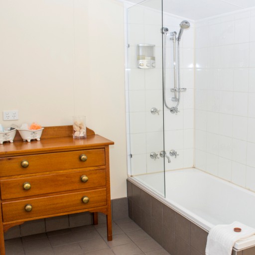 Nature Lodges (Evelyn, Queensland, Australia)