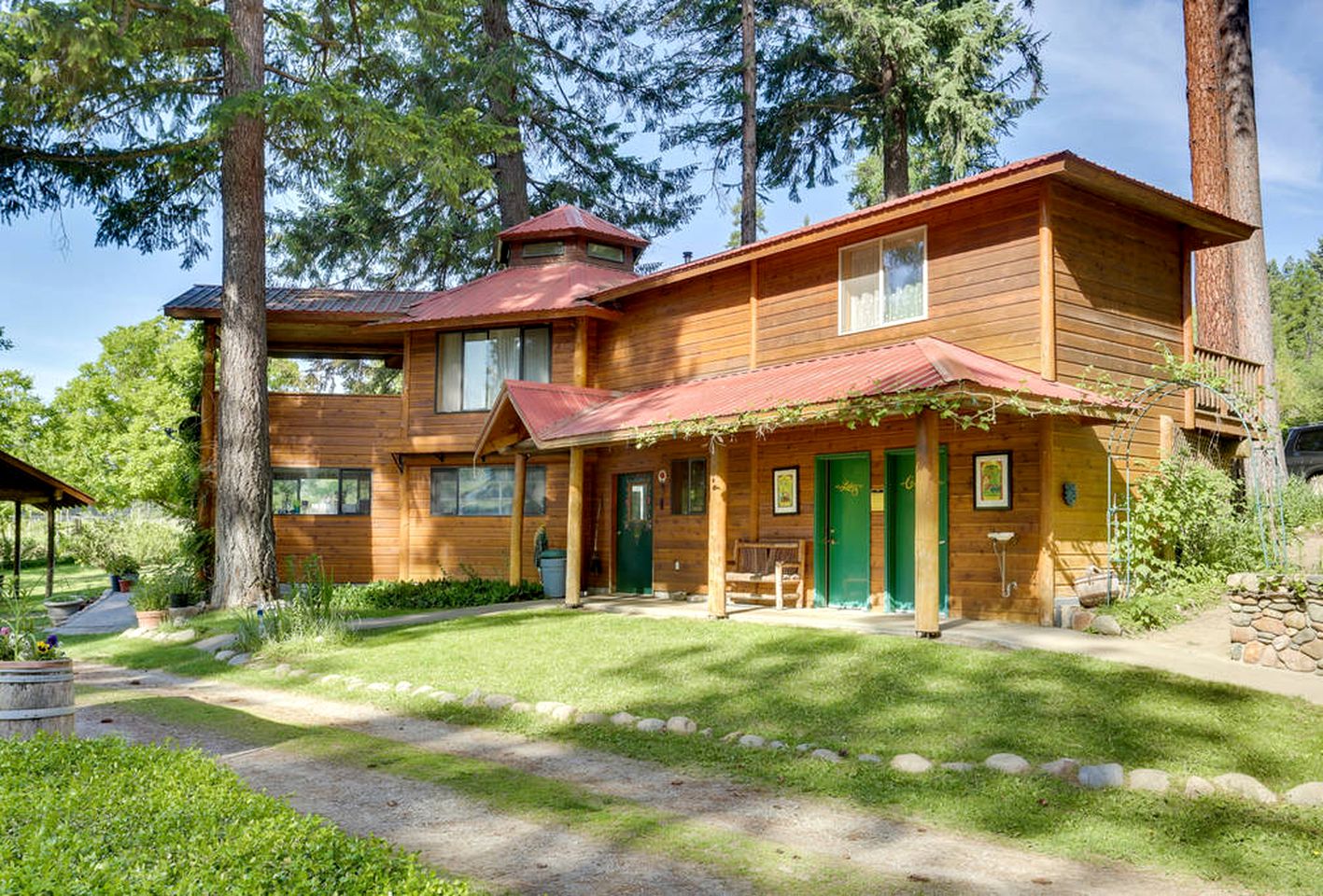 Luxurious Bed and Breakfast Suite for One or Two Couples near Kettle Falls, Washington