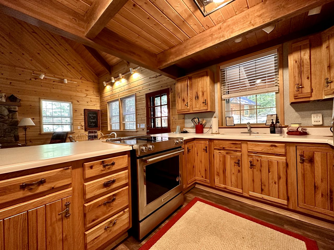 Cozy Cabin Nestled in the Foothills of the Majestic Cascade Mountains with Hot-Tub by Lake Wenatchee For an Outdoor Escape, Washington