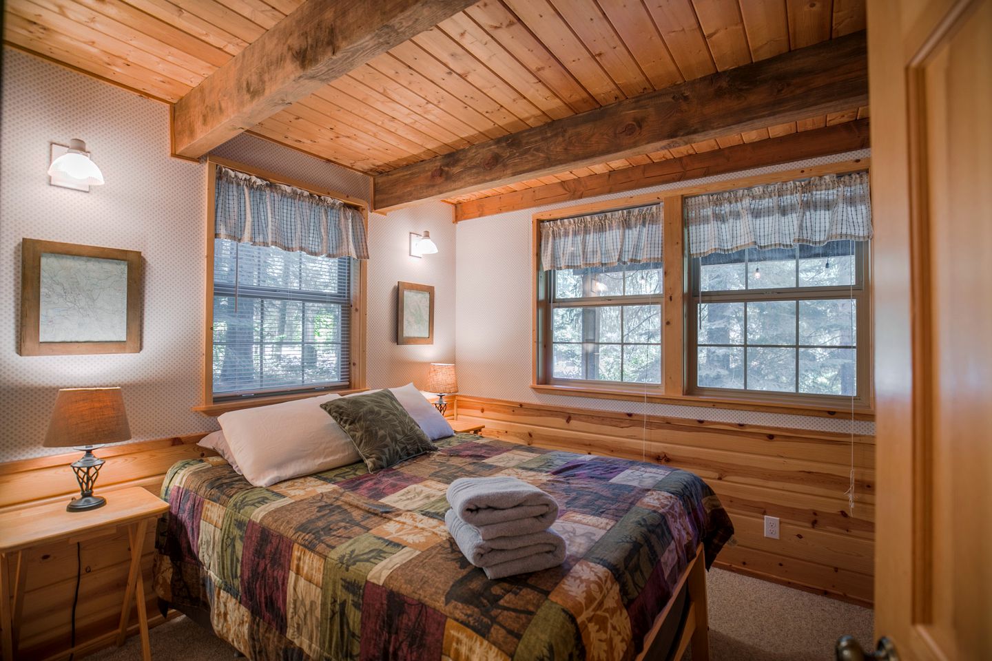 Cozy Cabin Nestled in the Foothills of the Majestic Cascade Mountains with Hot-Tub by Lake Wenatchee For an Outdoor Escape, Washington