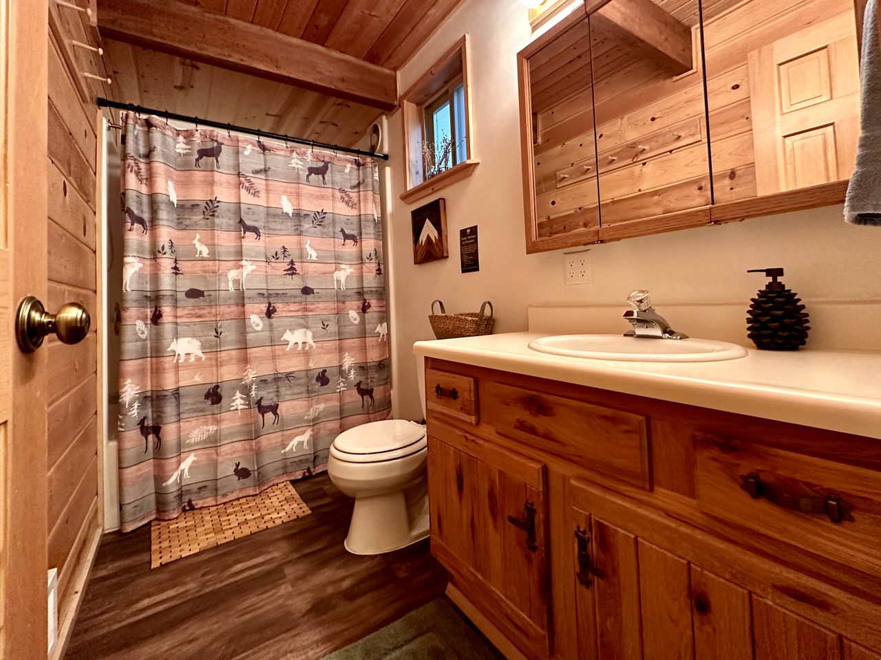 Cozy Cabin Nestled in the Foothills of the Majestic Cascade Mountains with Hot-Tub by Lake Wenatchee For an Outdoor Escape, Washington