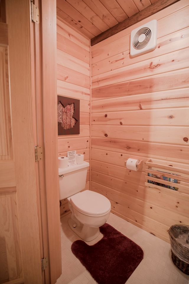 Cozy Cabin Nestled in the Foothills of the Majestic Cascade Mountains with Hot-Tub by Lake Wenatchee For an Outdoor Escape, Washington