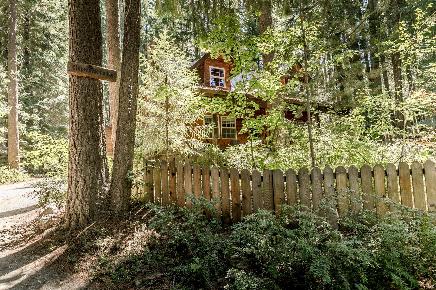 Cozy Cabin Nestled in the Foothills of the Majestic Cascade Mountains with Hot-Tub by Lake Wenatchee For an Outdoor Escape, Washington