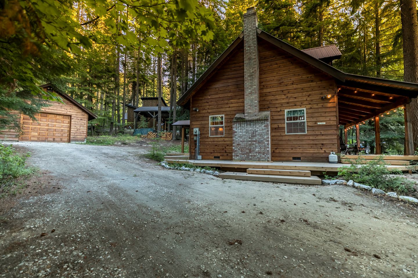Cozy Cabin Nestled in the Foothills of the Majestic Cascade Mountains with Hot-Tub by Lake Wenatchee For an Outdoor Escape, Washington