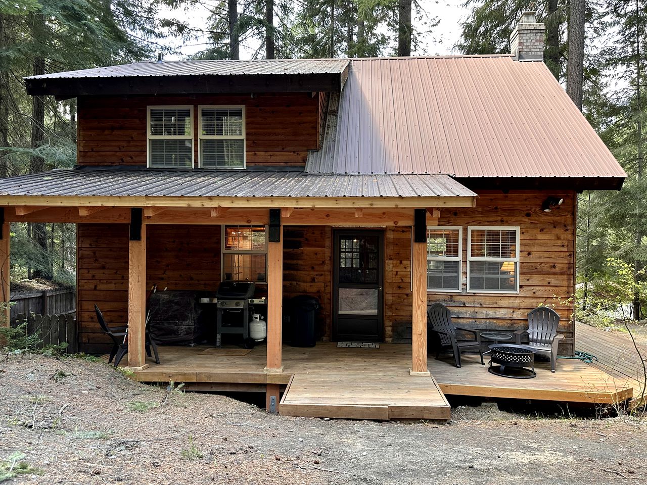 Cozy Cabin Nestled in the Foothills of the Majestic Cascade Mountains with Hot-Tub by Lake Wenatchee For an Outdoor Escape, Washington