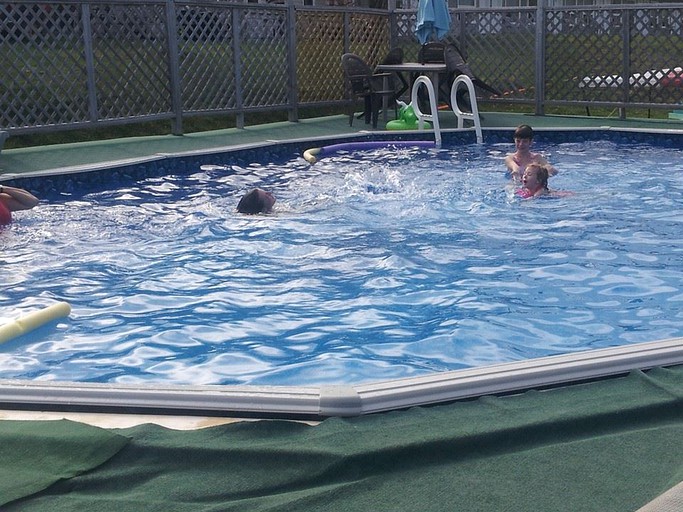 Chocolate River Motel, Cabins 41594, Edgetts Landing, Canada Glamping Hub