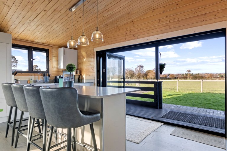 Cabins (United Kingdom, --, West Sussex)