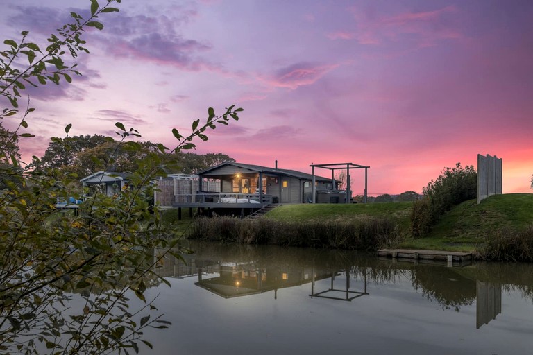 Cabins (United Kingdom, --, England)