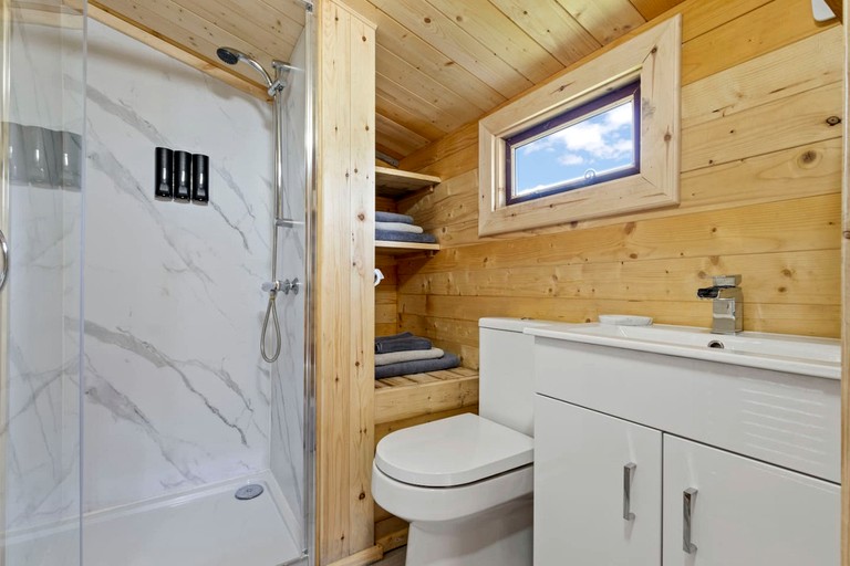 Cabins (United Kingdom, --, England)