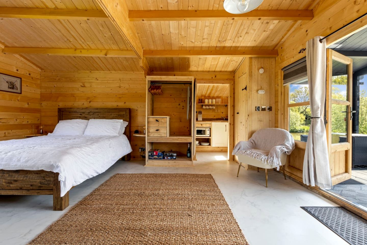 Splendid Cozy Cabin with Breathtaking Indoor and Outdoor in UK