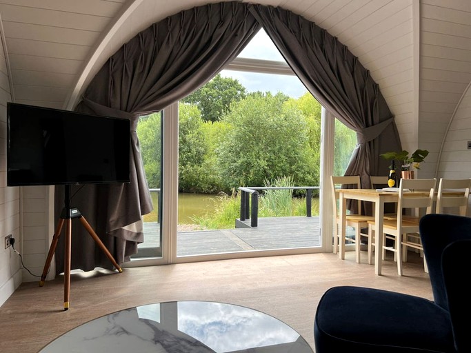 Cabins (United Kingdom, --, England)