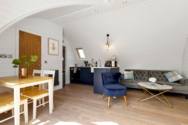 Cabins (United Kingdom, --, England)