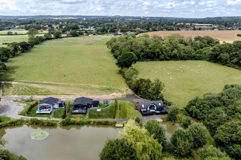 Cabins (United Kingdom, --, England)