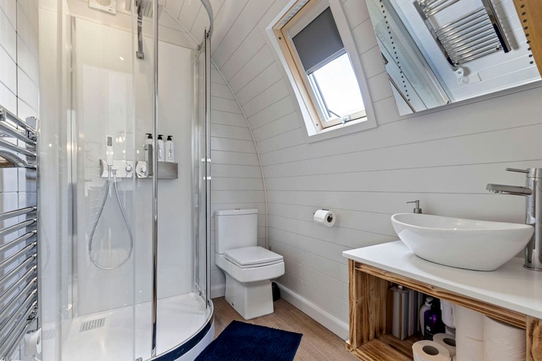 Cabins (United Kingdom, --, England)