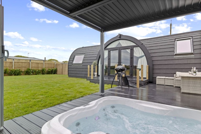Cabins (United Kingdom, --, England)