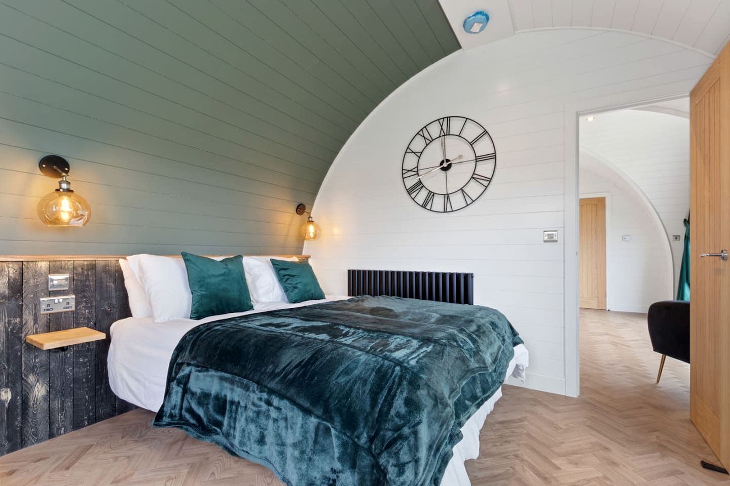 Amazing Family-Friendly Pod with Jacuzzi and BBQ in UK