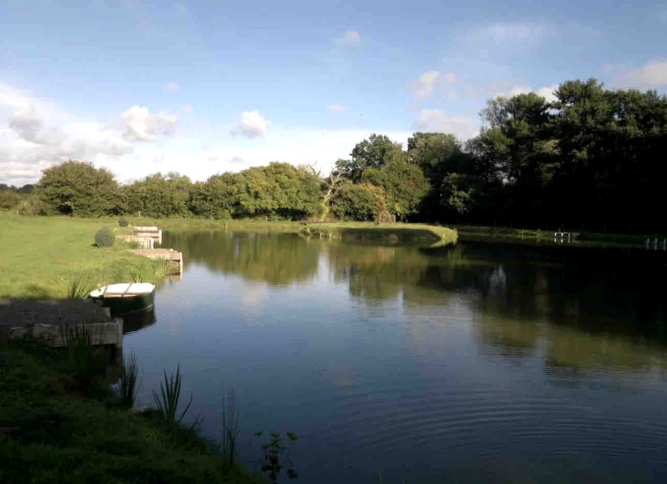 Amazing Family-Friendly Pod with Jacuzzi and BBQ in UK