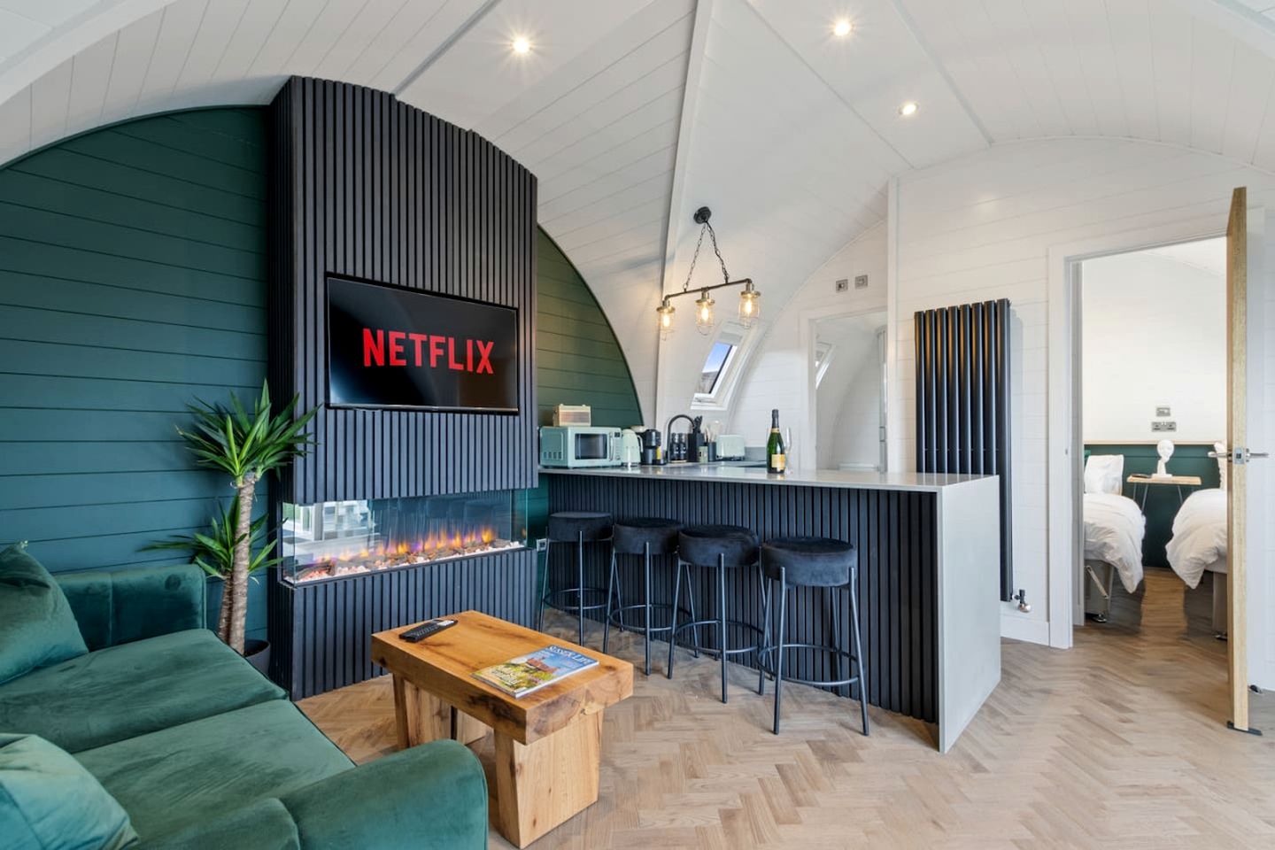 Amazing Family-Friendly Pod with Jacuzzi and BBQ in UK