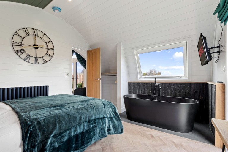 Cabins (United Kingdom, --, England)