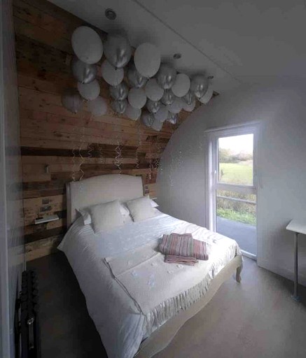 Cabins (United Kingdom, --, England)
