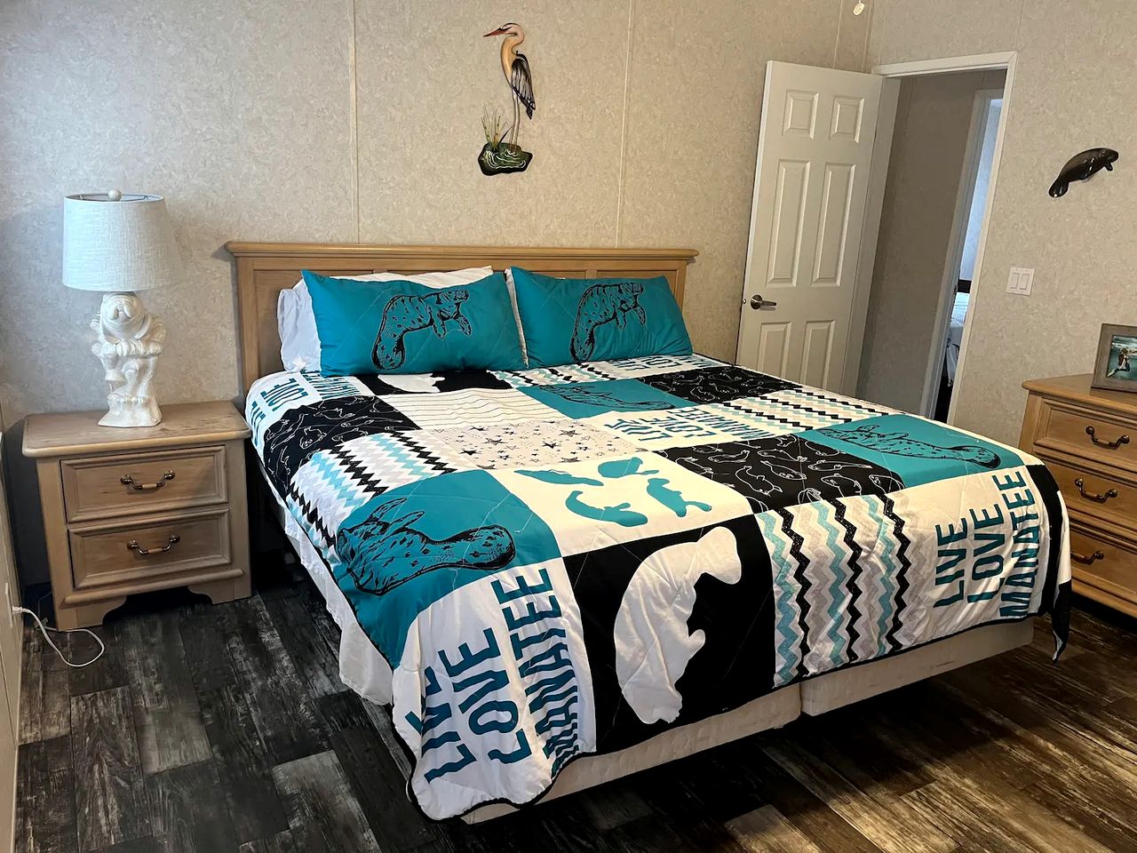 Riverfront Cottage with Nice Vistas in Weeki Wachee, Florida