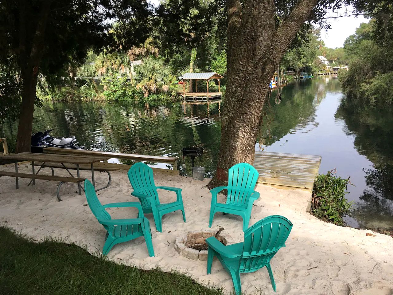 Riverfront Cottage with Nice Vistas in Weeki Wachee, Florida
