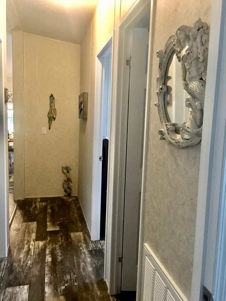 Riverfront Cottage with Nice Vistas in Weeki Wachee, Florida