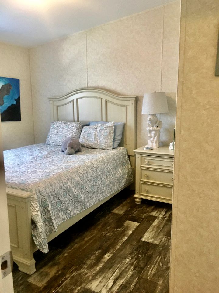 Riverfront Cottage with Nice Vistas in Weeki Wachee, Florida