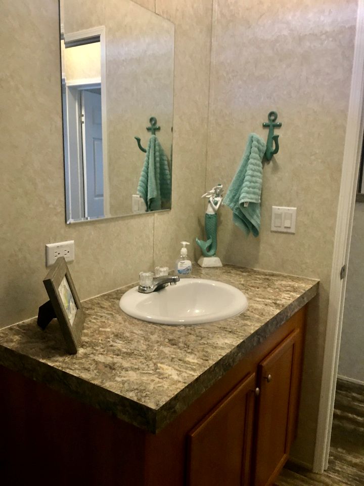 Riverfront Cottage with Nice Vistas in Weeki Wachee, Florida