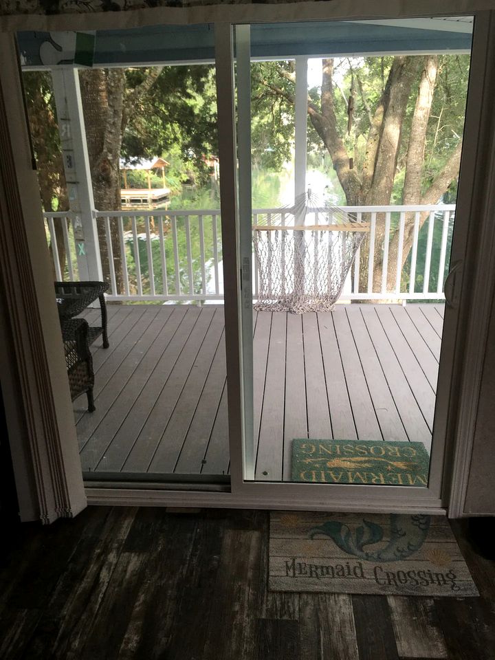 Riverfront Cottage with Nice Vistas in Weeki Wachee, Florida
