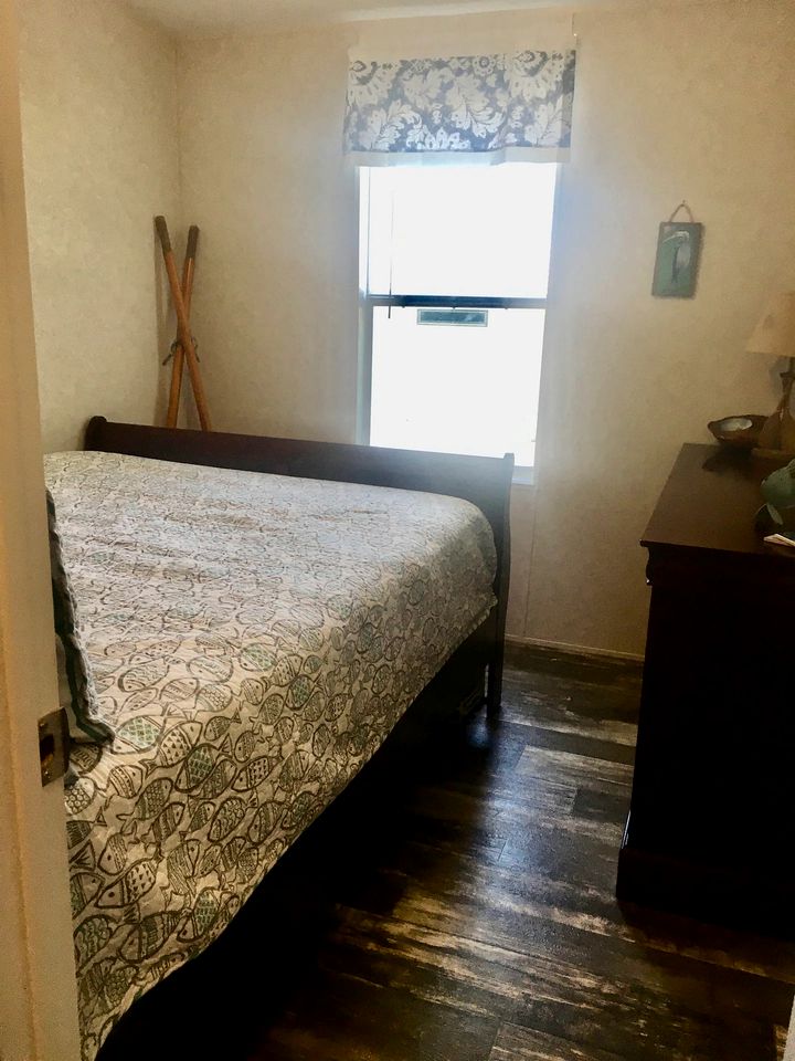 Riverfront Cottage with Nice Vistas in Weeki Wachee, Florida