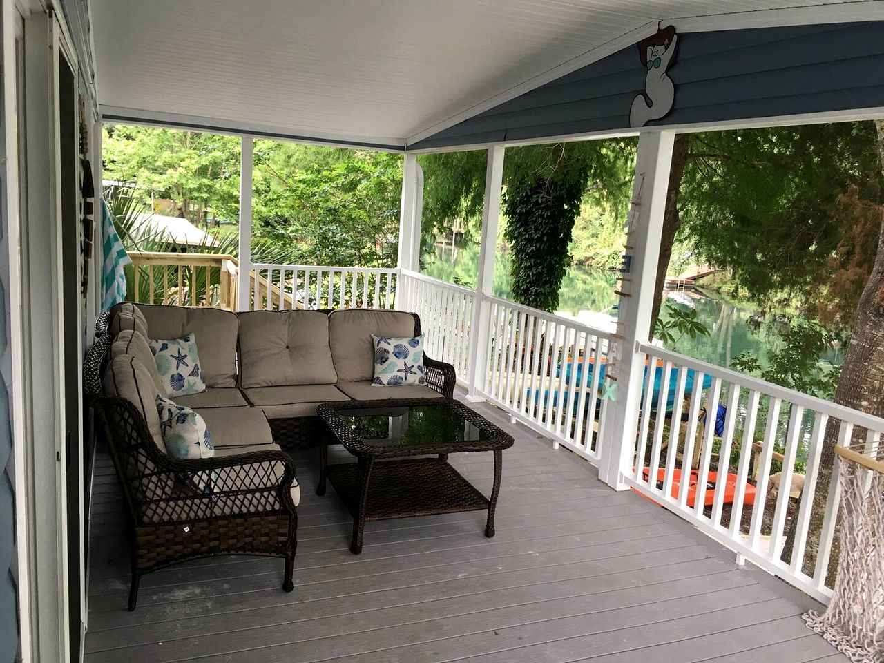 Riverfront Cottage with Nice Vistas in Weeki Wachee, Florida