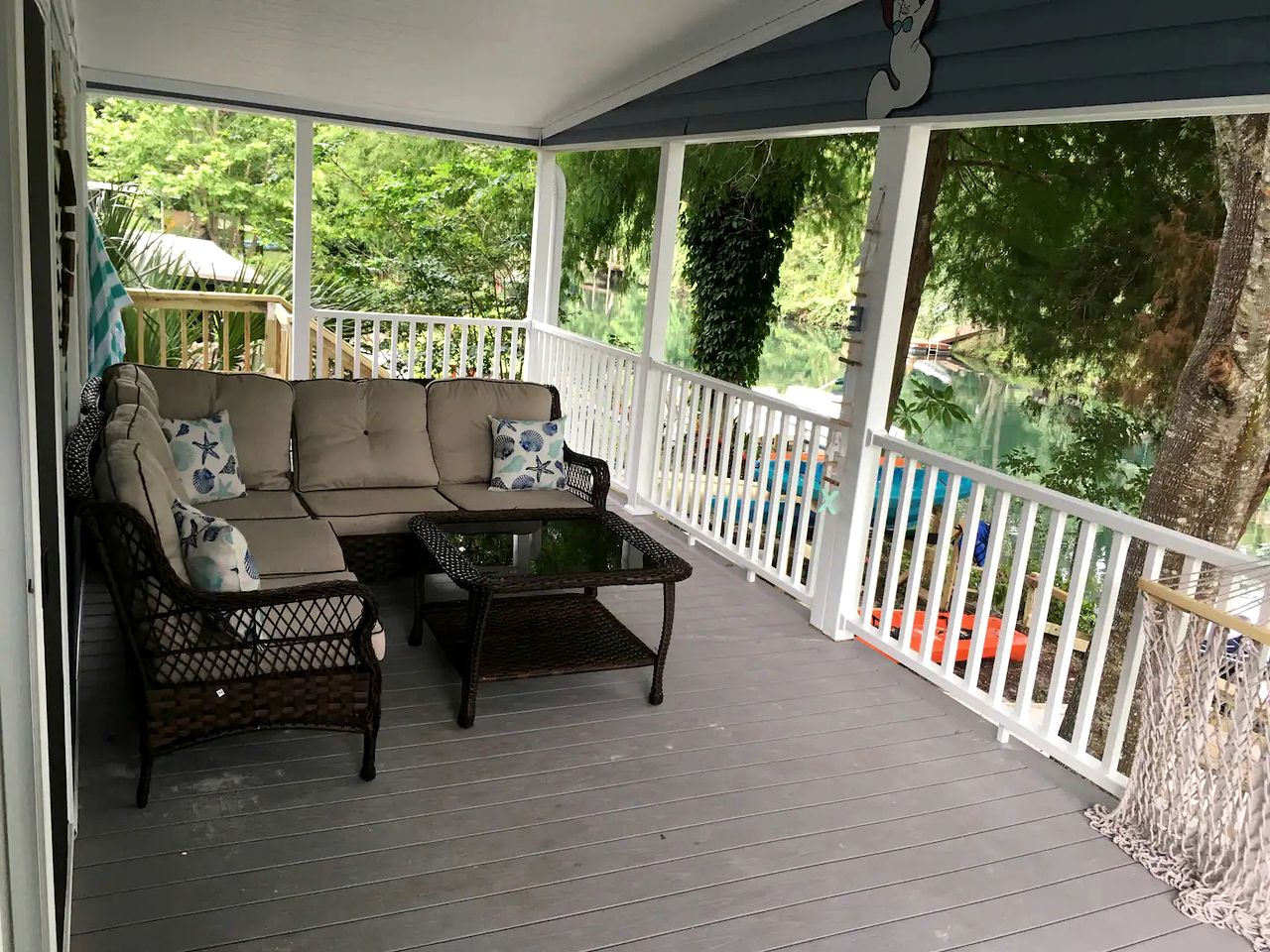 Riverfront Cottage with Nice Vistas in Weeki Wachee, Florida