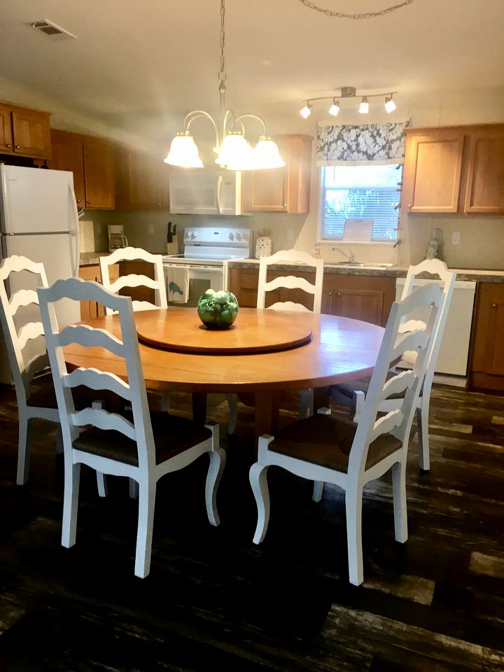 Riverfront Cottage with Nice Vistas in Weeki Wachee, Florida