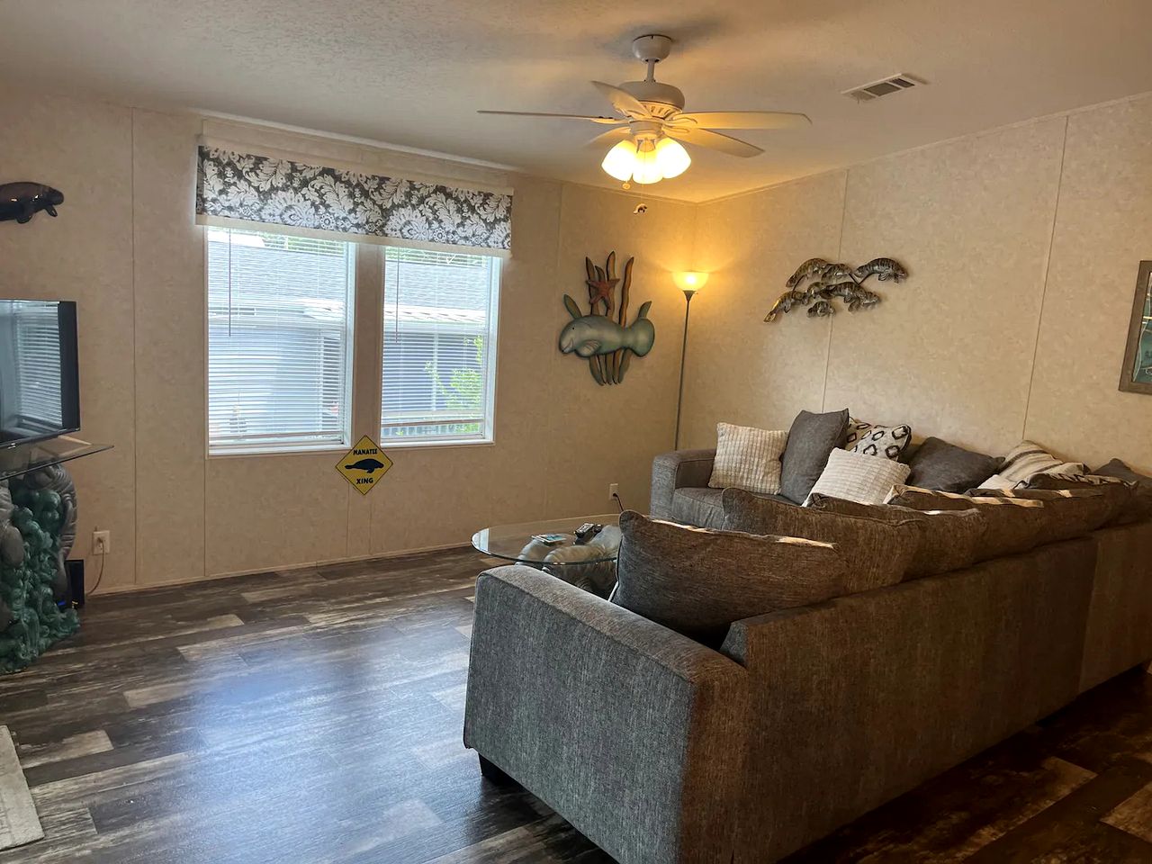 Riverfront Cottage with Nice Vistas in Weeki Wachee, Florida