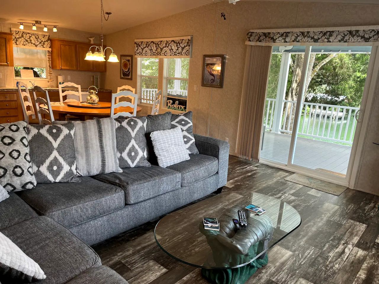 Riverfront Cottage with Nice Vistas in Weeki Wachee, Florida