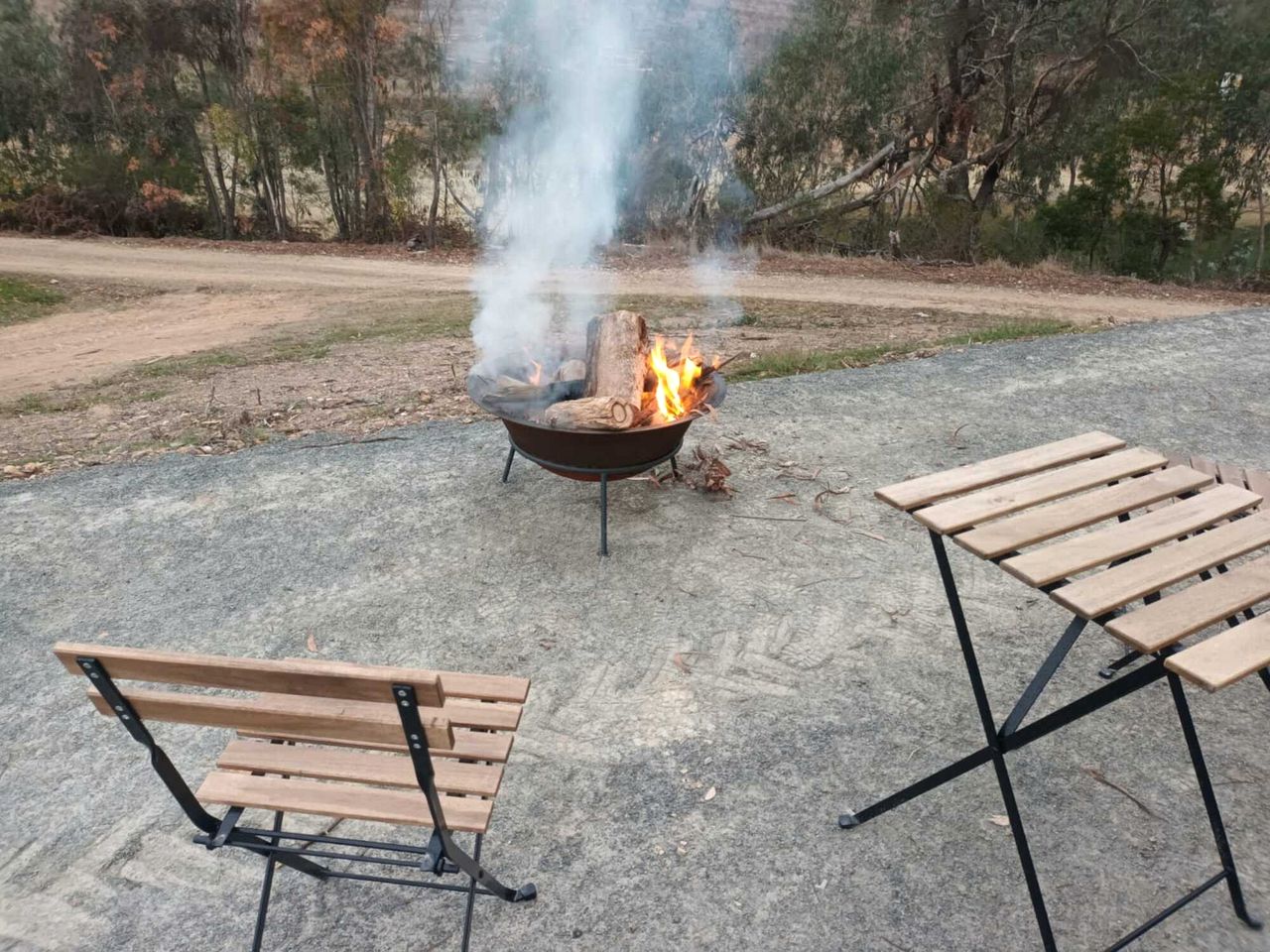Charming Farm Stay Tiny Home with Apple Orchard & Dam Views near Adelaide in Lenswood, South Australia