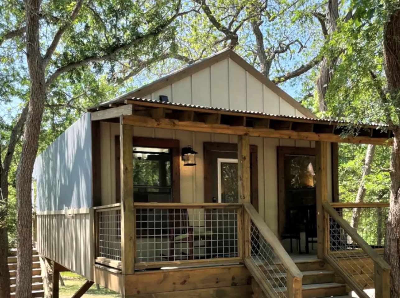 Cibolo Waterside Delight: Tented Cabin Glamping with Comfortable Shared Spaces