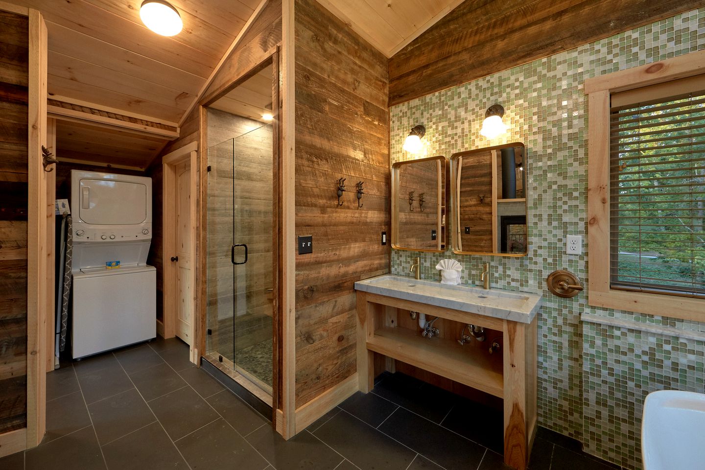 Romantic Gatlinburg Getaway for a Vacation in Tennessee