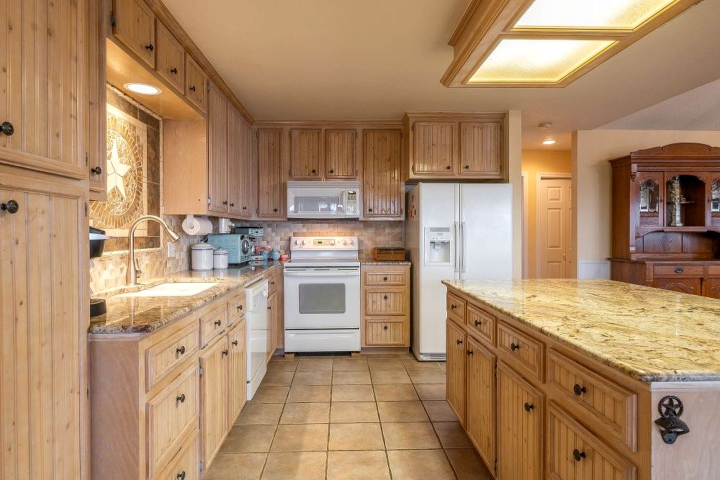 Expansive Pet-Friendly Lakeside Vacation Rental with Fenced Yard in Canyon Lake, Texas