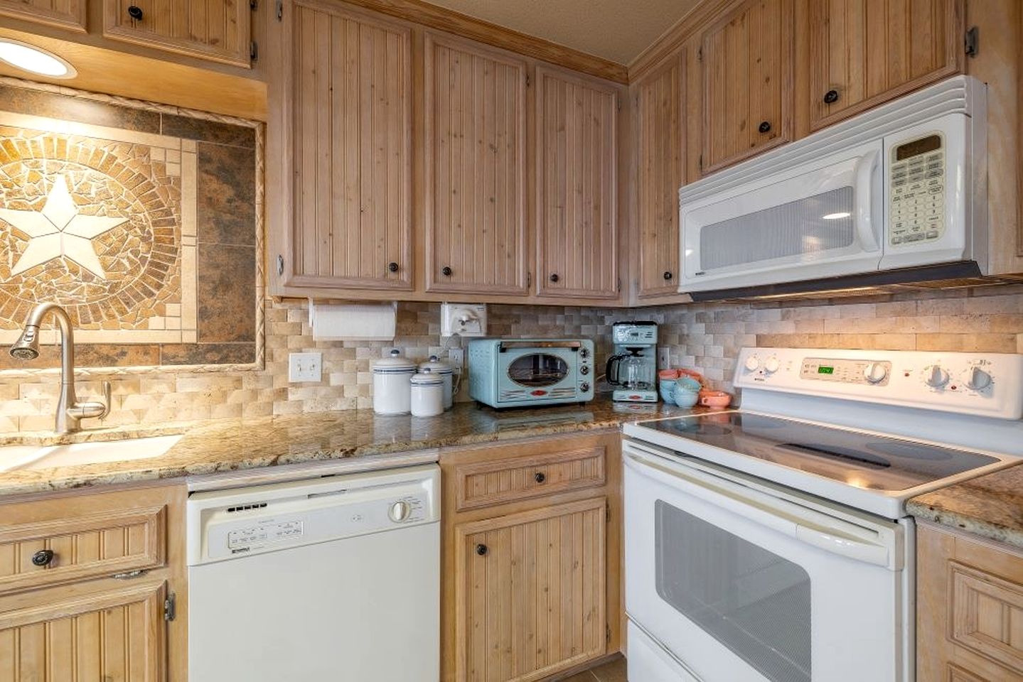 Expansive Pet-Friendly Lakeside Vacation Rental with Fenced Yard in Canyon Lake, Texas