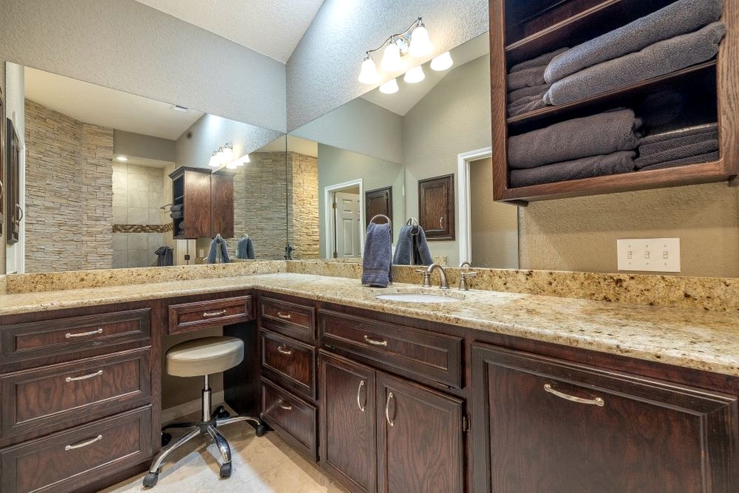 Expansive Pet-Friendly Lakeside Vacation Rental with Fenced Yard in Canyon Lake, Texas
