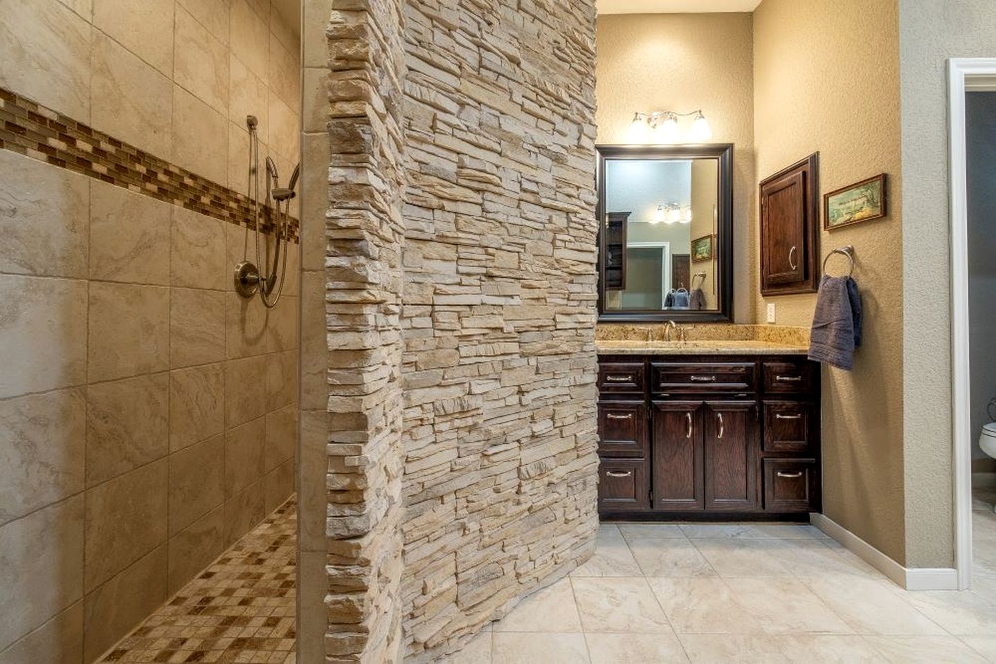 Expansive Pet-Friendly Lakeside Vacation Rental with Fenced Yard in Canyon Lake, Texas