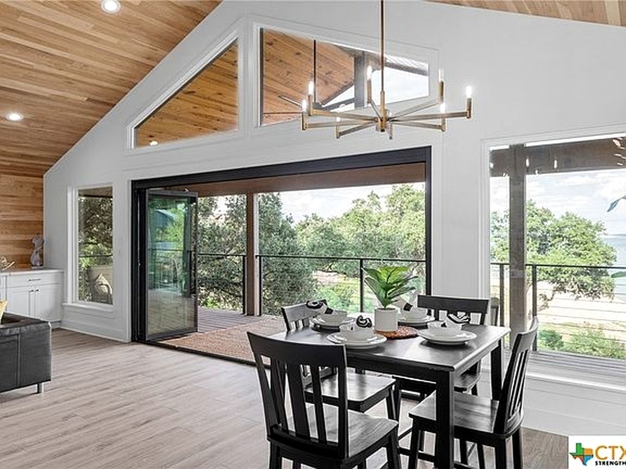 Fantastic Lakefront Villa with Stunning Views and Lake Access in Canyon Lake, Texas