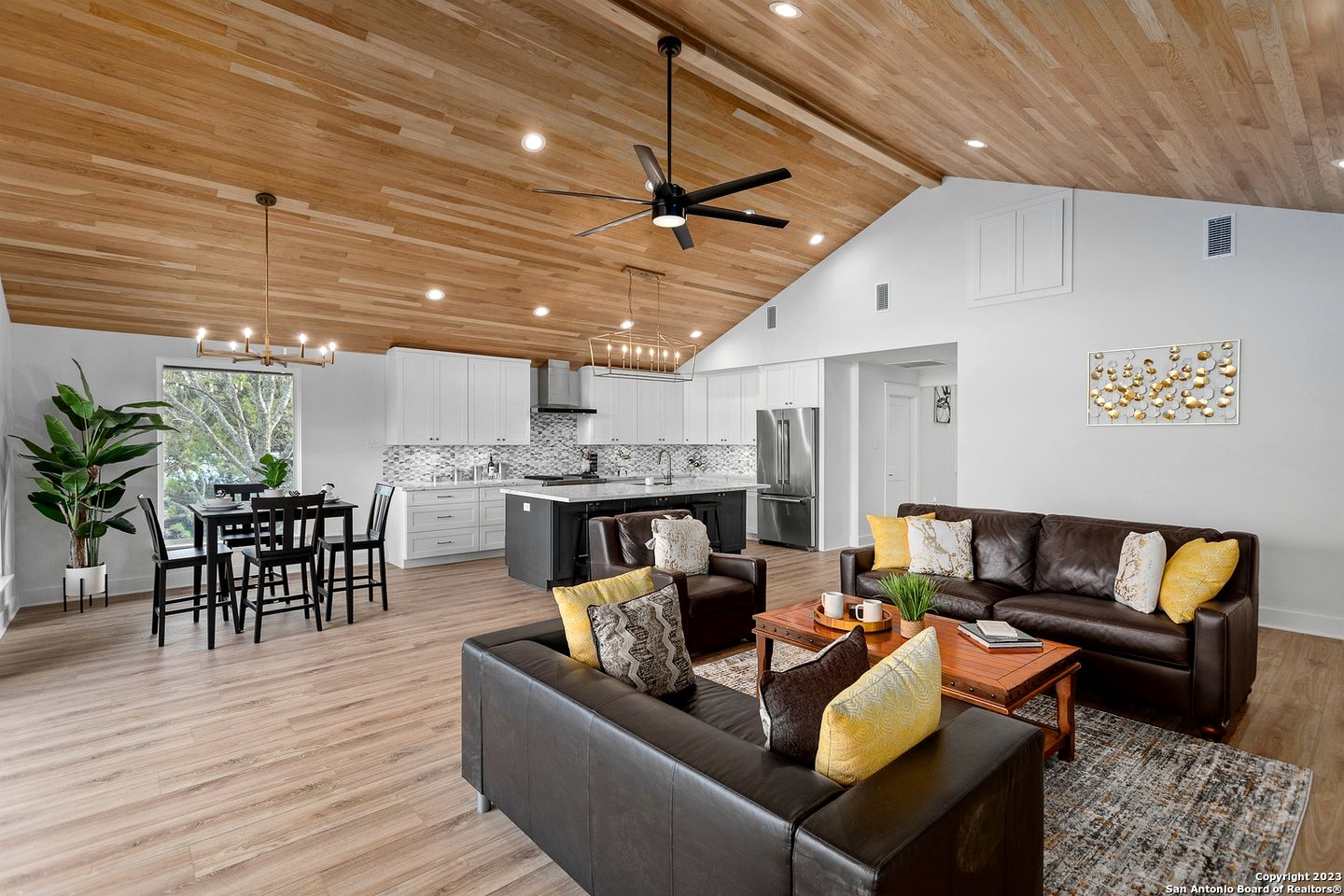 Fantastic Lakefront Villa with Stunning Views and Lake Access in Canyon Lake, Texas